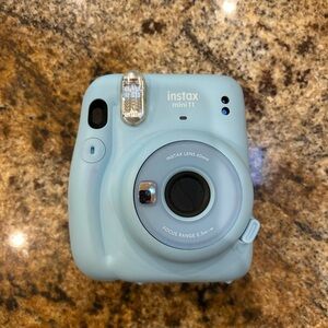 Instax Mini 11 Instant Camera - Light Blue